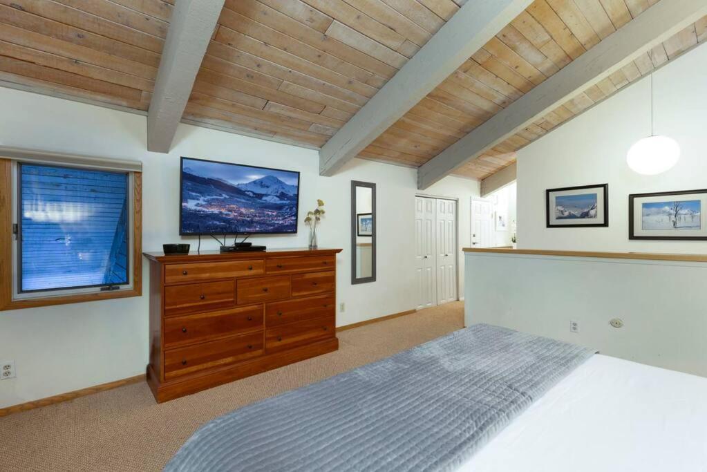 Updated 3 Bedroom 2 Ba With Pool & Hot Tub - Stunning Mountain Views! Snowmass Village Exterior photo