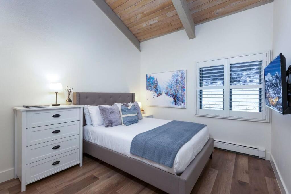 Updated 3 Bedroom 2 Ba With Pool & Hot Tub - Stunning Mountain Views! Snowmass Village Exterior photo